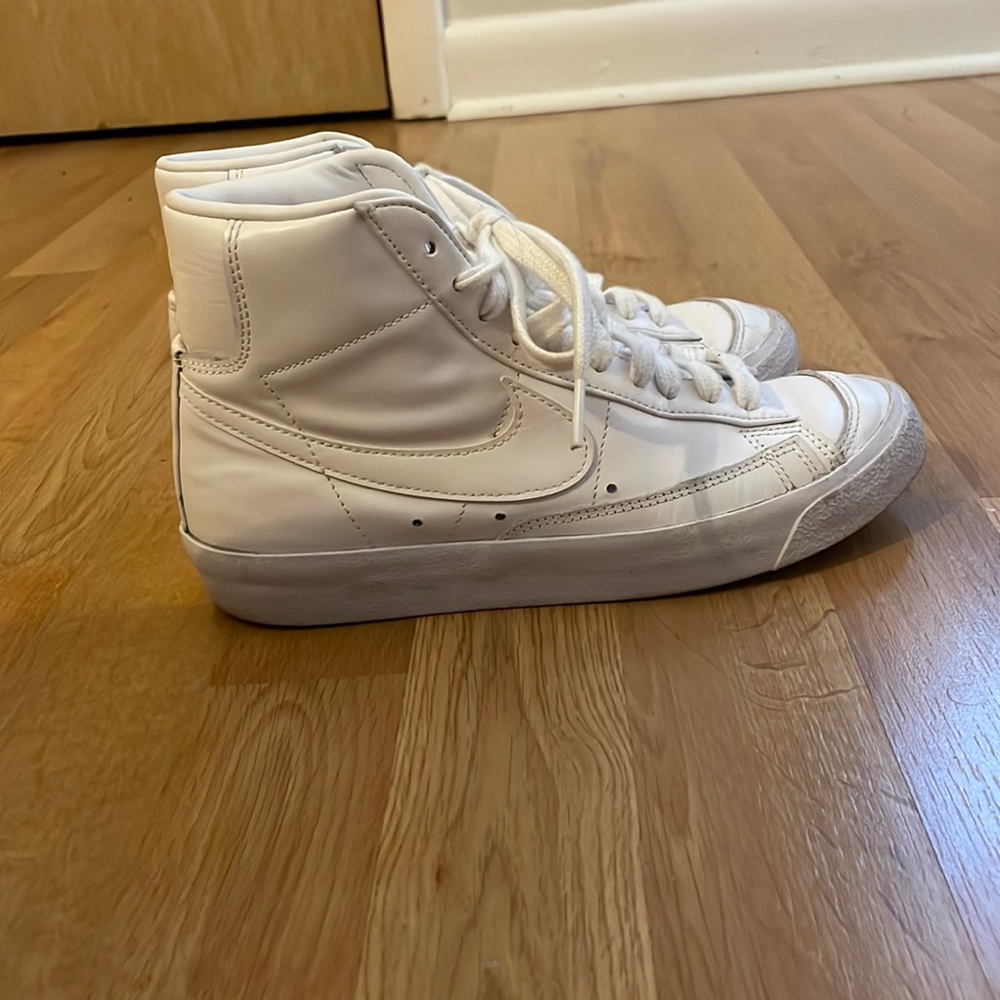NIKE BLAZERS